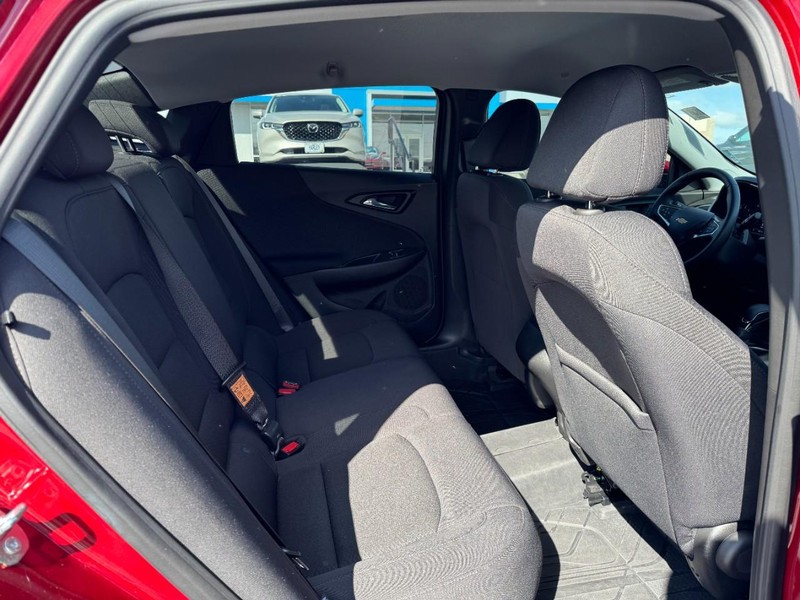 Chevrolet Malibu Vehicle Full-screen Gallery Image 10