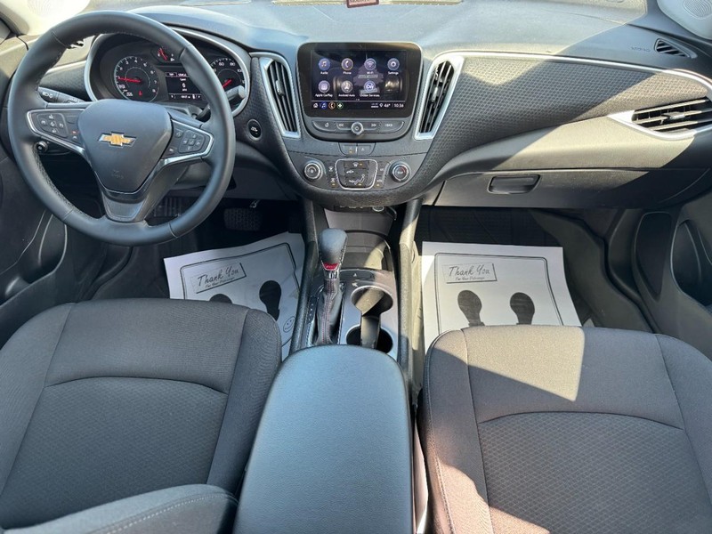 Chevrolet Malibu Vehicle Full-screen Gallery Image 11