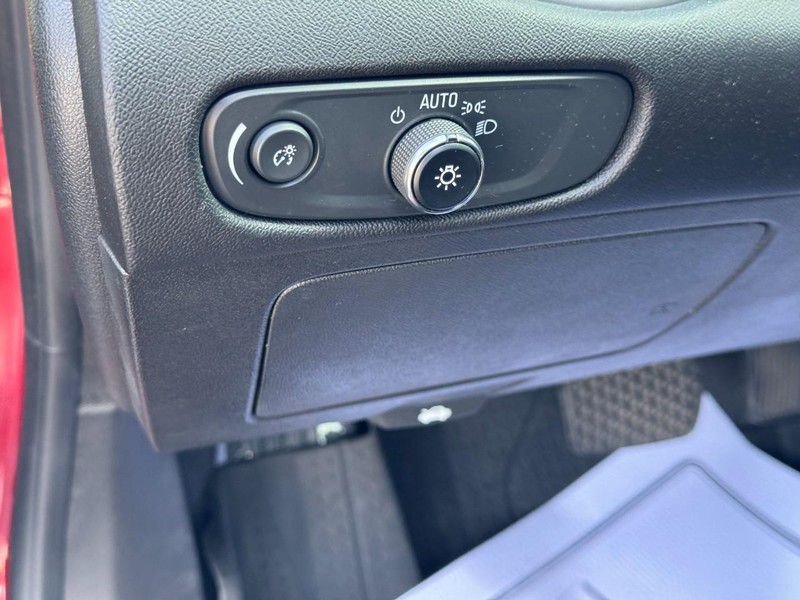 Chevrolet Malibu Vehicle Full-screen Gallery Image 16