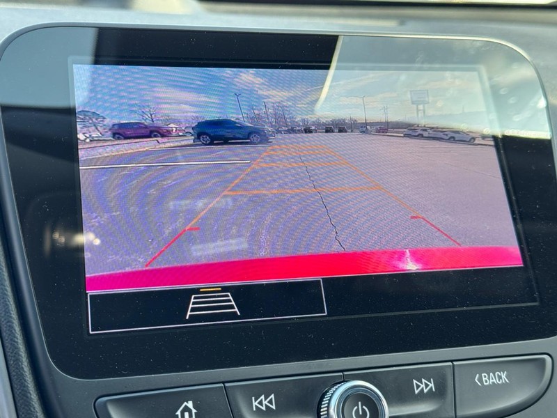 Chevrolet Malibu Vehicle Full-screen Gallery Image 20