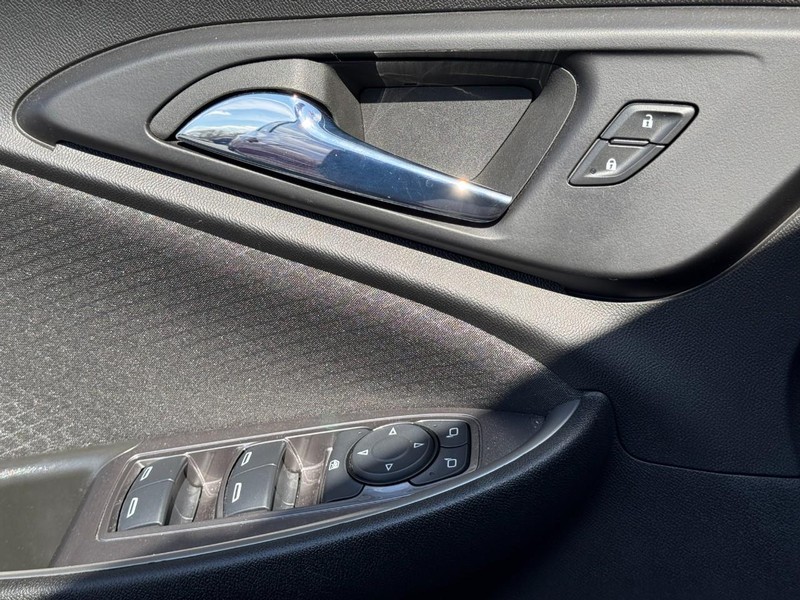 Chevrolet Malibu Vehicle Full-screen Gallery Image 21