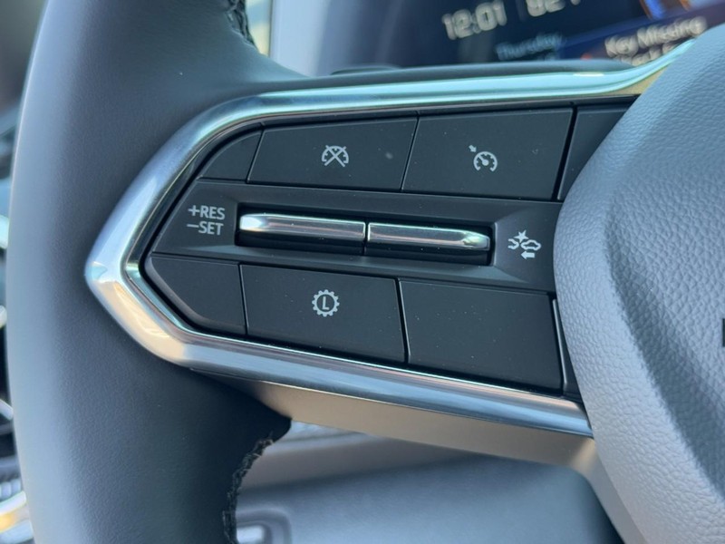 Chevrolet Equinox Vehicle Image 11