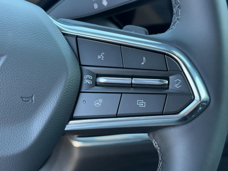 Chevrolet Equinox Vehicle Image 12