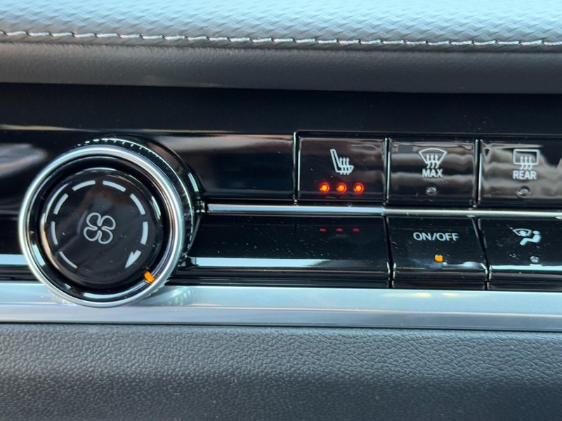 Chevrolet Equinox Vehicle Image 13
