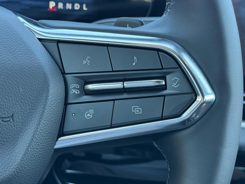 Chevrolet Equinox Vehicle Image 12