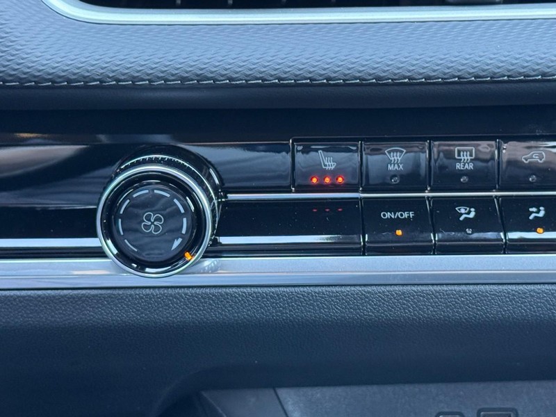 Chevrolet Equinox Vehicle Image 13