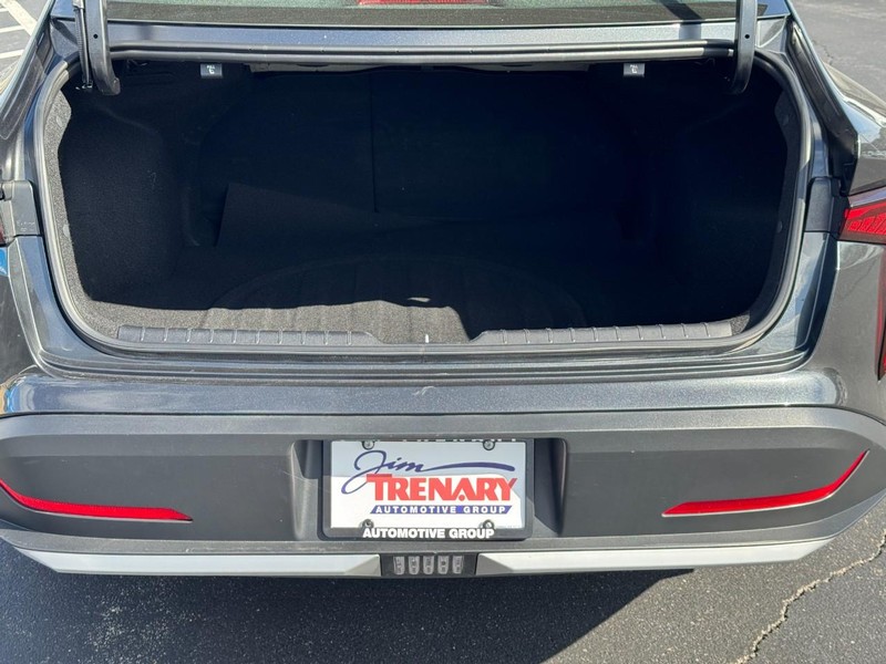 Kia K4 Vehicle Image 04