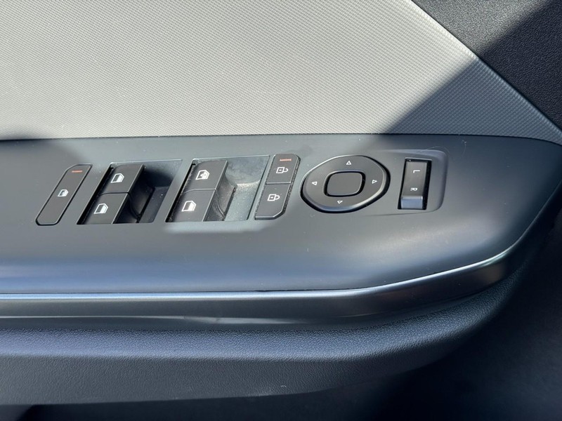 Kia K4 Vehicle Image 22