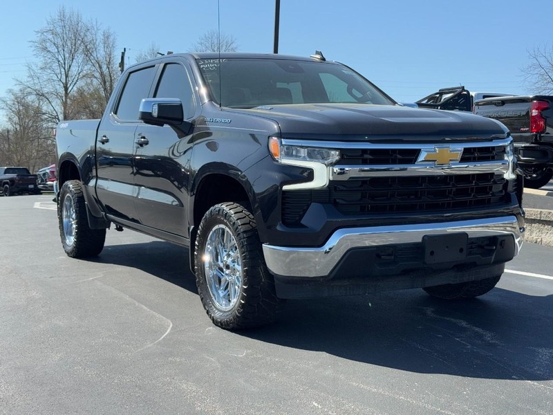 Chevrolet Silverado 1500 Vehicle Image 02