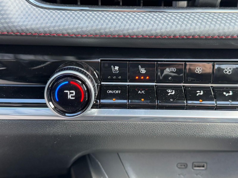 Chevrolet Equinox Vehicle Image 14