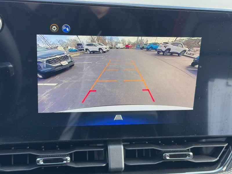 Chevrolet Equinox Vehicle Image 15