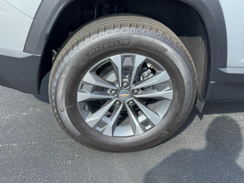 Chevrolet Equinox Vehicle Image 05