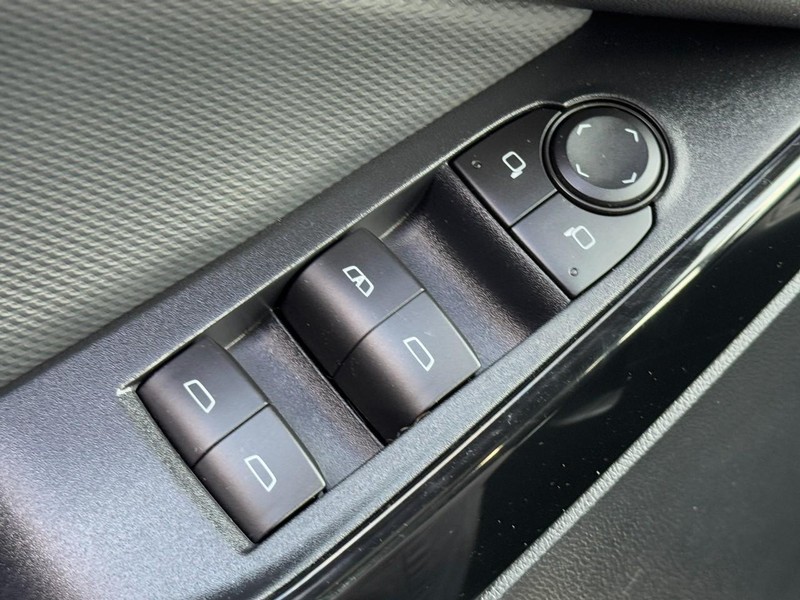 Chevrolet Equinox Vehicle Image 15