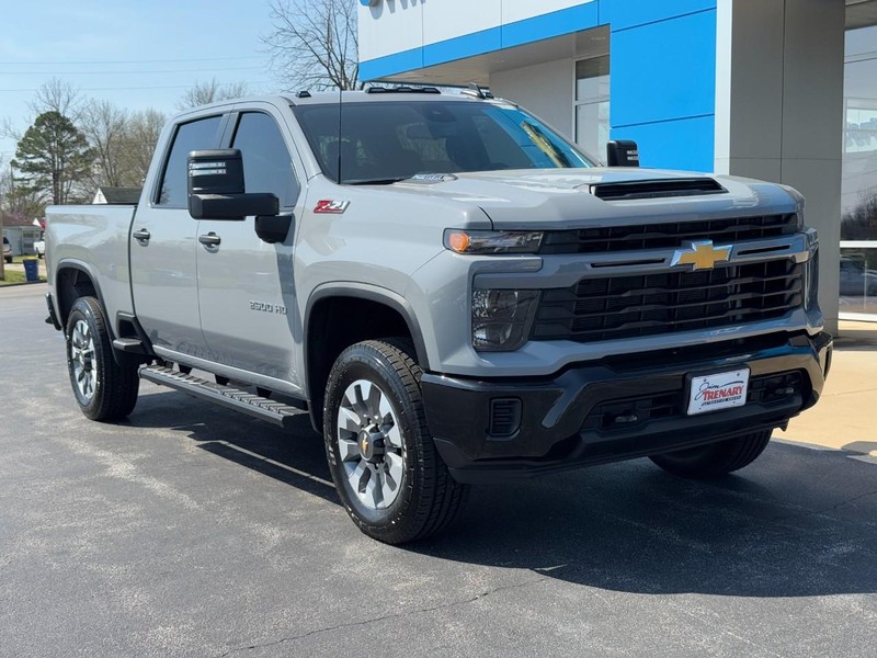 Chevrolet Silverado 2500HD Vehicle Image 02