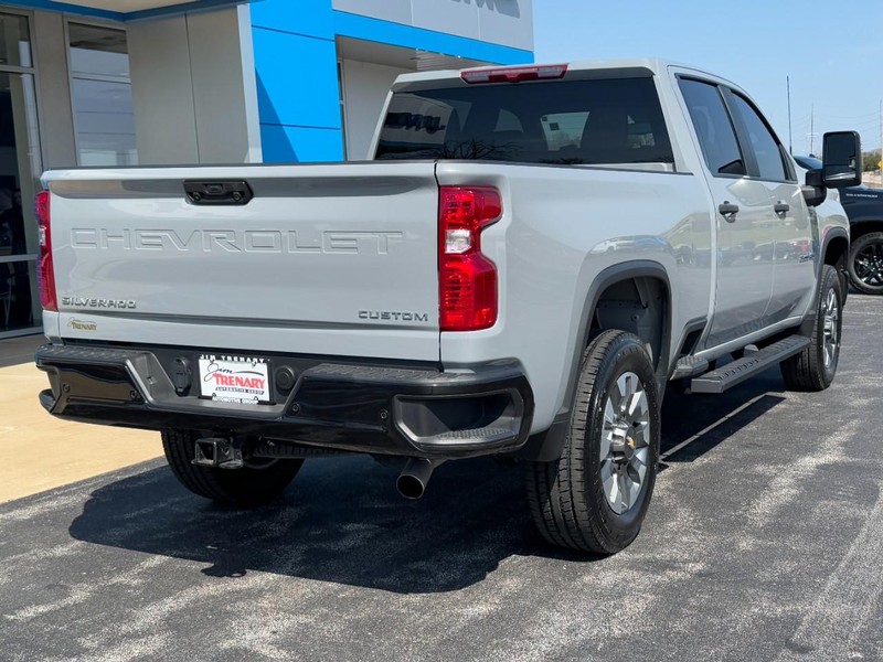 Chevrolet Silverado 2500HD Vehicle Image 03
