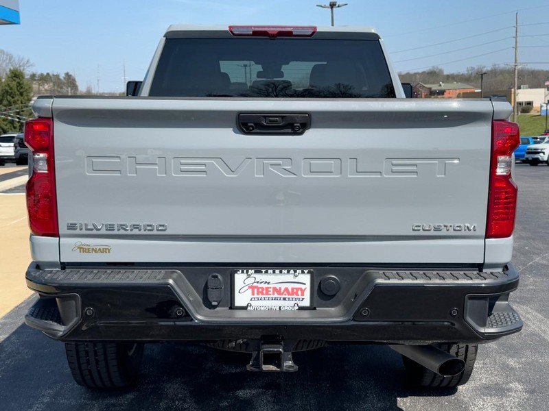 Chevrolet Silverado 2500HD Vehicle Image 04