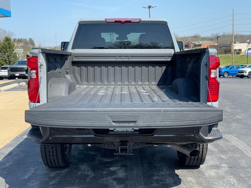 Chevrolet Silverado 2500HD Vehicle Image 06