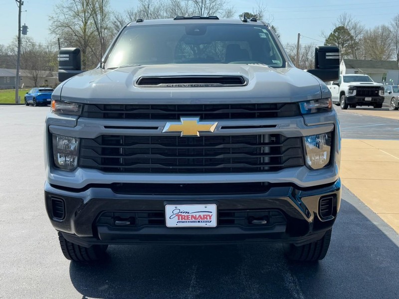 Chevrolet Silverado 2500HD Vehicle Image 11