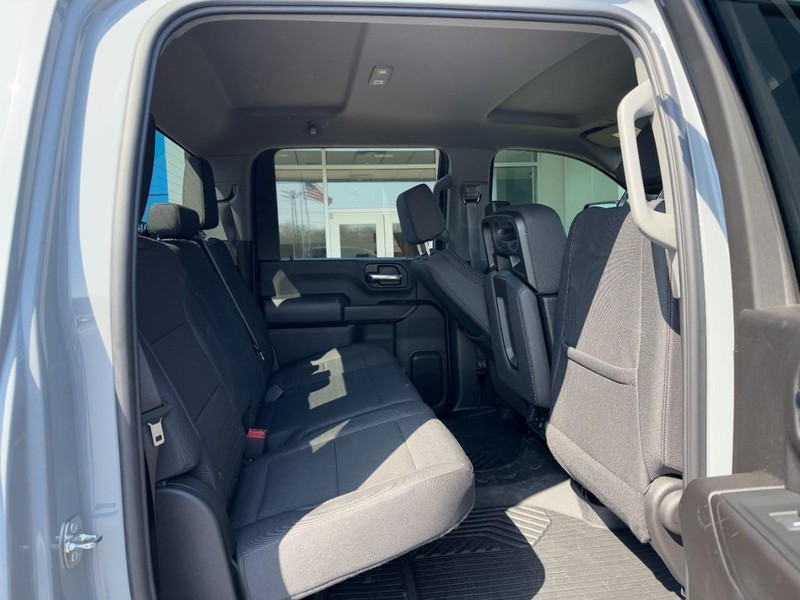 Chevrolet Silverado 2500HD Vehicle Image 12