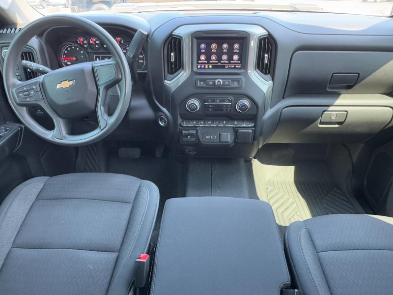 Chevrolet Silverado 2500HD Vehicle Image 13