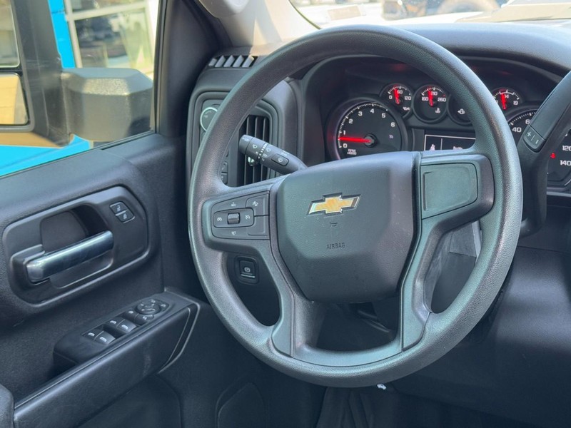 Chevrolet Silverado 2500HD Vehicle Image 14