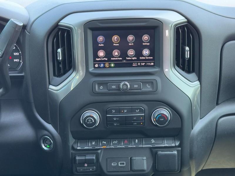 Chevrolet Silverado 2500HD Vehicle Image 15