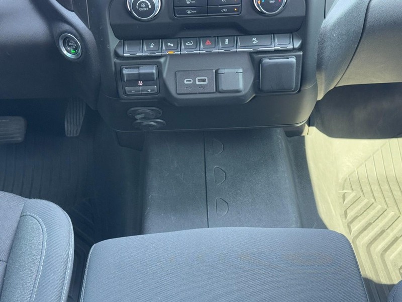 Chevrolet Silverado 2500HD Vehicle Image 16