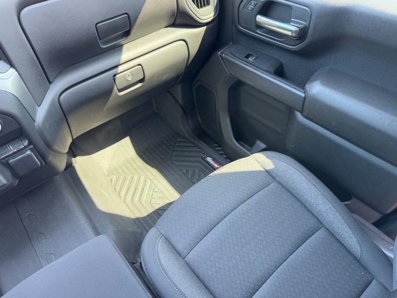 Chevrolet Silverado 2500HD Vehicle Image 17