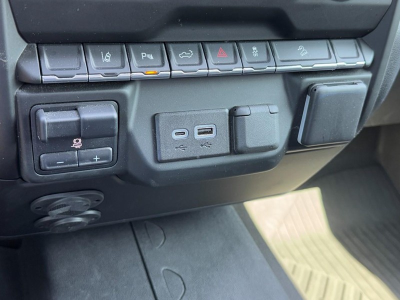 Chevrolet Silverado 2500HD Vehicle Image 20