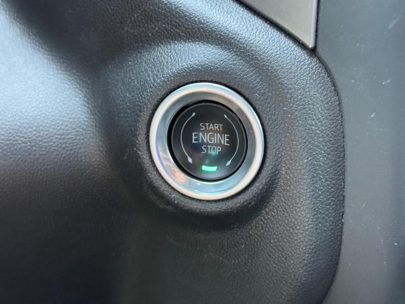 Chevrolet Silverado 2500HD Vehicle Image 21