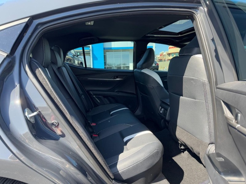 Toyota Camry Vehicle Image 11