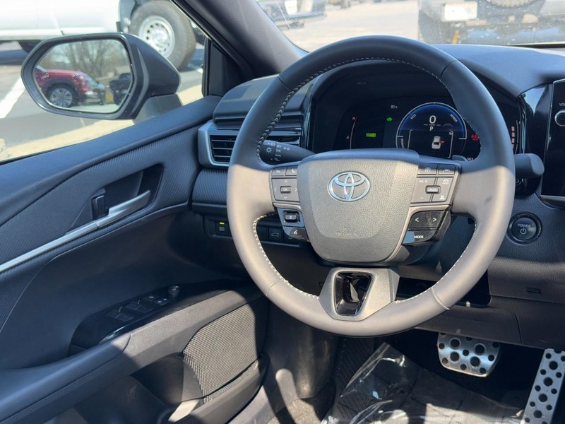 Toyota Camry Vehicle Image 13