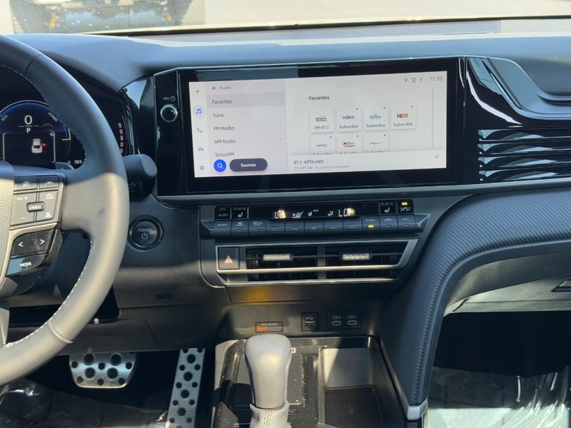 Toyota Camry Vehicle Image 14