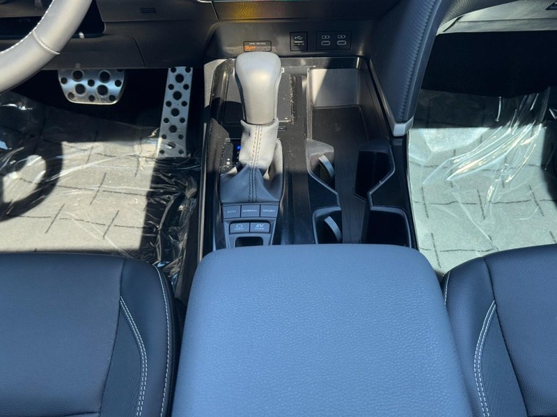 Toyota Camry Vehicle Image 15