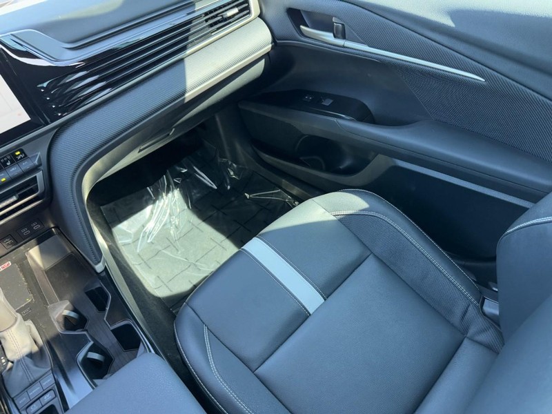 Toyota Camry Vehicle Image 16