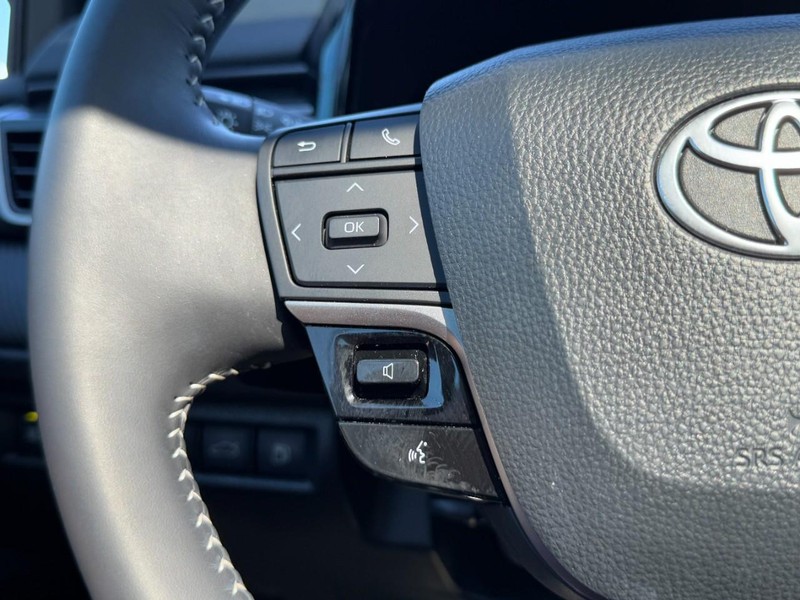 Toyota Camry Vehicle Image 17