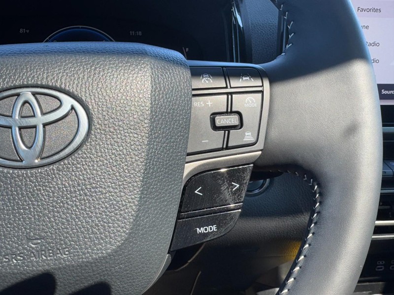 Toyota Camry Vehicle Image 18