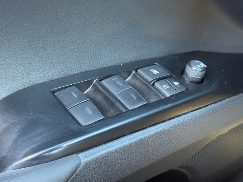 Toyota Camry Vehicle Image 22