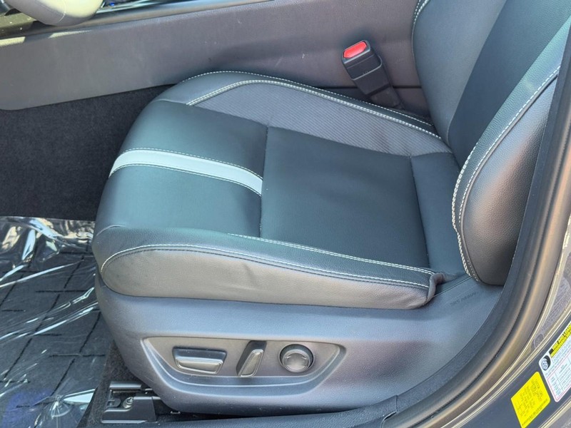 Toyota Camry Vehicle Image 23