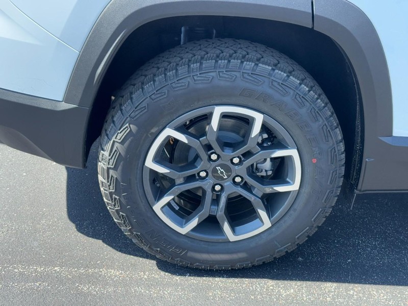 Chevrolet Equinox Vehicle Image 05