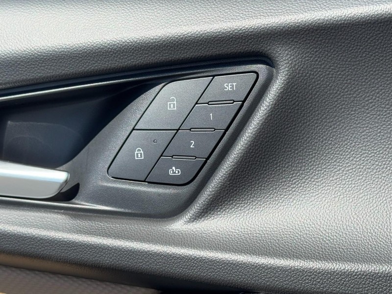 Chevrolet Equinox Vehicle Image 11