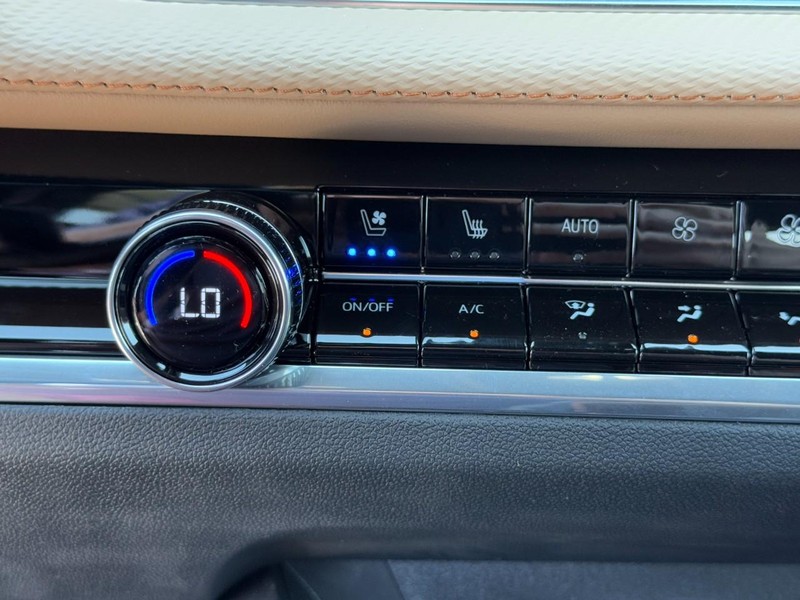 Chevrolet Equinox Vehicle Image 14