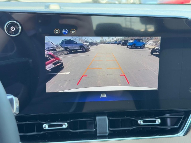 Chevrolet Equinox Vehicle Image 15