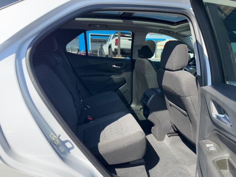 Chevrolet Equinox Vehicle Image 11