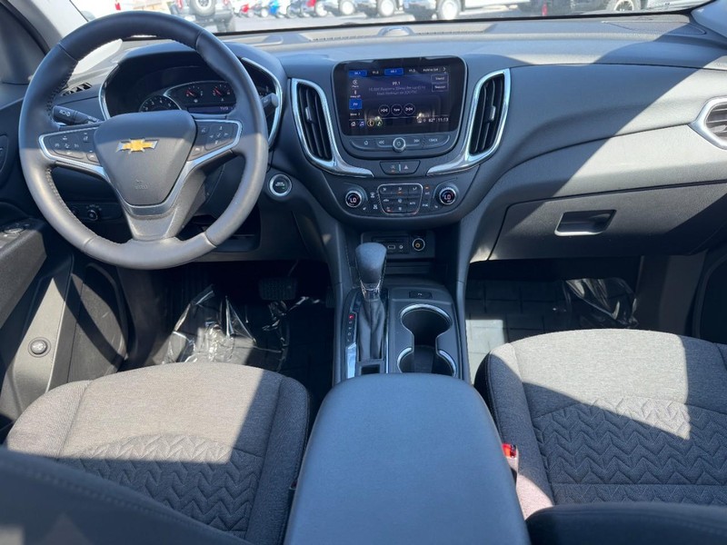 Chevrolet Equinox Vehicle Image 12