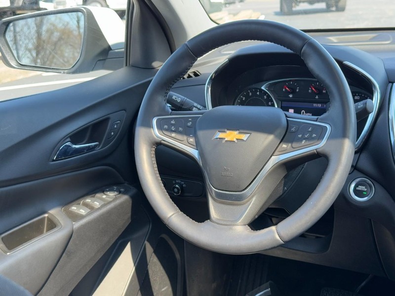 Chevrolet Equinox Vehicle Image 13