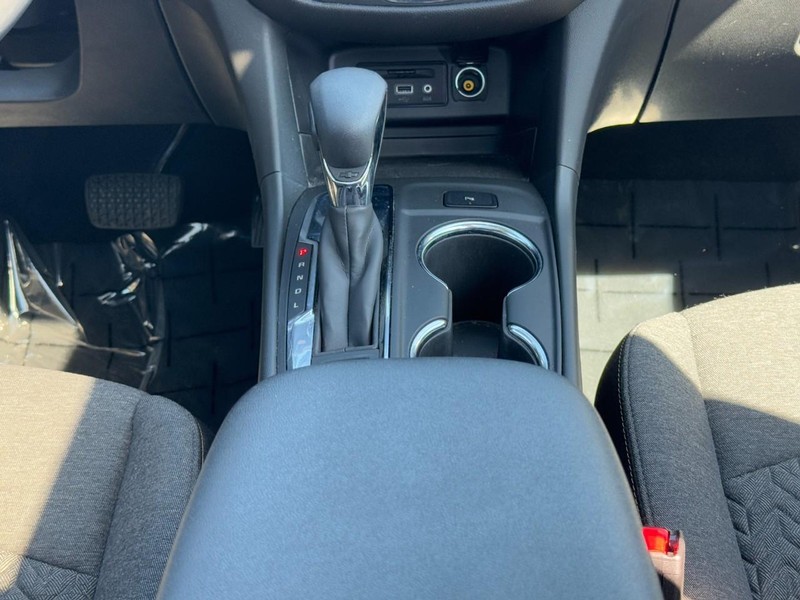 Chevrolet Equinox Vehicle Image 15