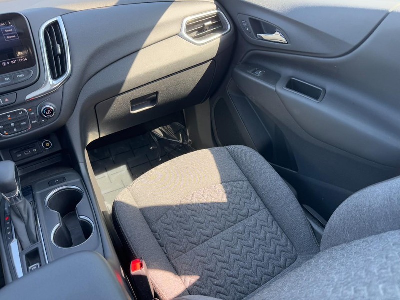 Chevrolet Equinox Vehicle Image 16