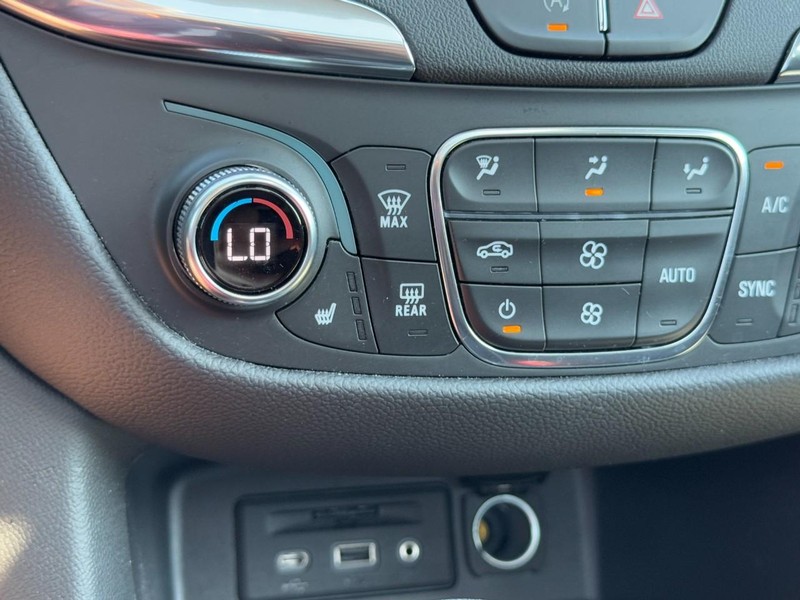 Chevrolet Equinox Vehicle Image 20