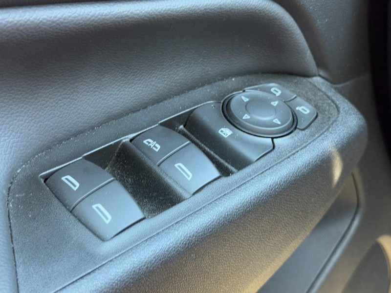 Chevrolet Equinox Vehicle Image 22